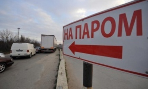 «Голодные» автомобили глохнут на пути к переправе