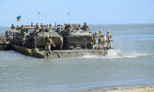 Киев перебрасывает военную технику в Азовское море