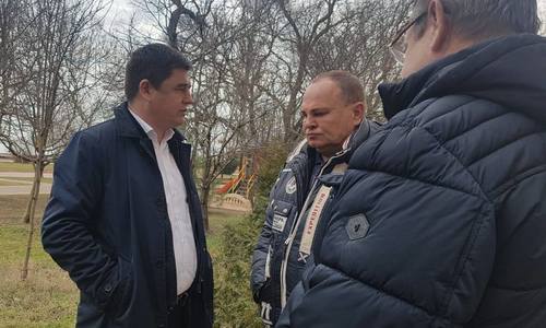 Экс-мэр Керчи по-прежнему отказывается пускать ресурсников в дом