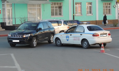 В Керчи машина охраны въехала в джип