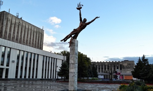 Театр кукол гастролирует по Керчи и Ленино