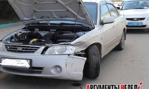 В центре Керчи столкнулись два автомобиля