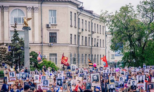 Керчане встретили День Победы парадом и шествием