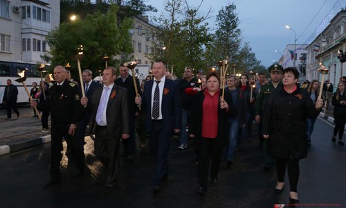 По улицам Керчи прошло факельное шествие
