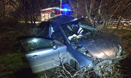 В Керчи «Мазда» вылетела в кювет. Водитель в больнице