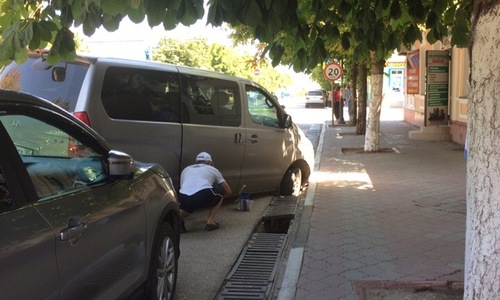 Водители попадают в капкан на улице Козлова