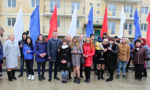 Керченским сиротам вручили ключи от квартир