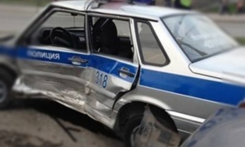Под Керчью не разъехались машины полиции и такси. Есть погибшие