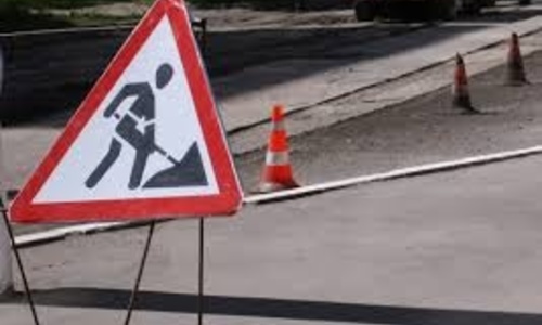 В разгар курортного сезона рабочие приступили к ремонту дороги под Керчью