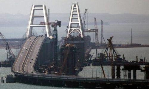 Крымский мост назвали эталоном российских дорог