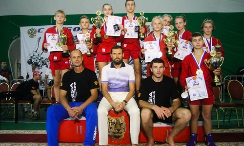 Новости клуба «Слава»: «Кубок двух морей – 2018» собрал около тысячи борцов со всей России! Борьба, открытие, церемонии награждения с тигрицей