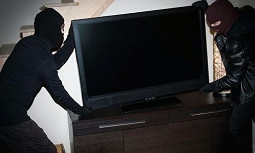 В Керчи поймали приезжих, укравших телевизор из съемной квартиры