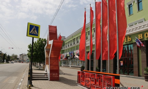В Керчи установили трибуну для командующего парадом