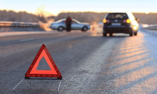 Керченские спасатели тушили загоревшийся на ходу ВАЗ