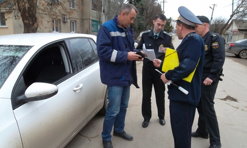 Под Керчью за 10 дней автоинспекторы поймали 5 водителей-должников