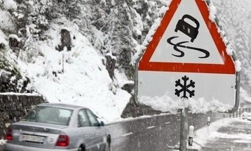 Синоптики прогнозируют сильный ветер и снег в Крыму