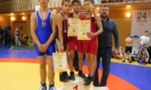 Юные керченские борцы привезли медали из Новочеркасска