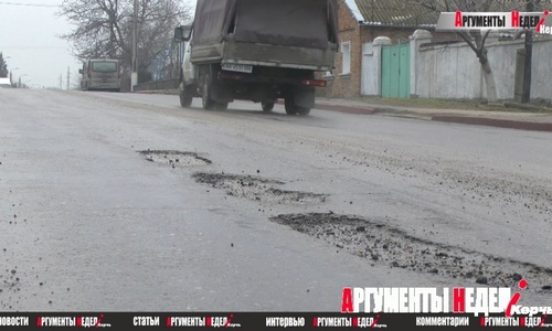 В Керчи снег с дорог сошел вместе с асфальтом