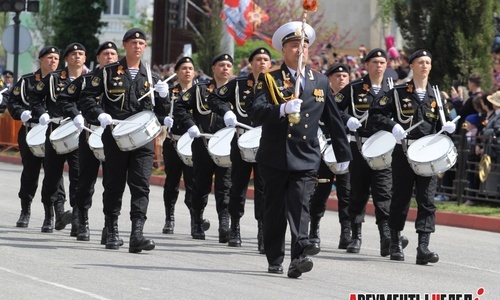 Пять тысяч военных пройдут по улицам Керчи, Севастополя и Симферополя