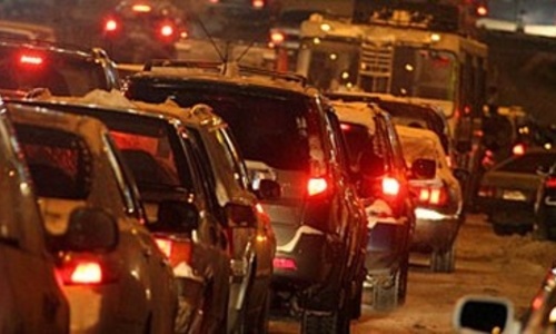 В Керчи десятки автомобилей стоят в пробке