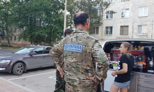 В парках керчан охраняют, но в туалет не пускают