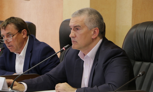 Аксенов в Керчи пригрозил поругаться с депутатским корпусом