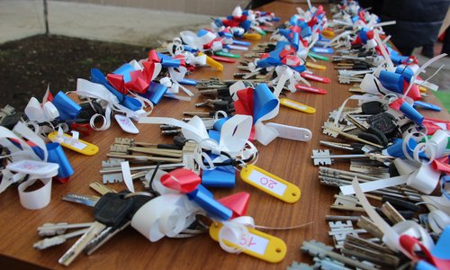 Керчане получили ключи от квартир в доме для депортированных