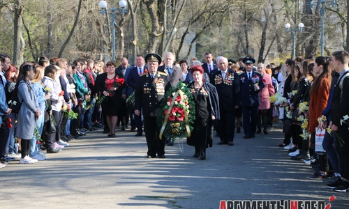 В День освобождения керчане встречали множество делегаций