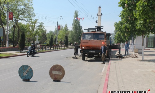 На Кирова водоканал убирает ДСП: дорогу будут асфальтировать