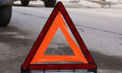 В Керчи не смогли разъехаться две легковушки