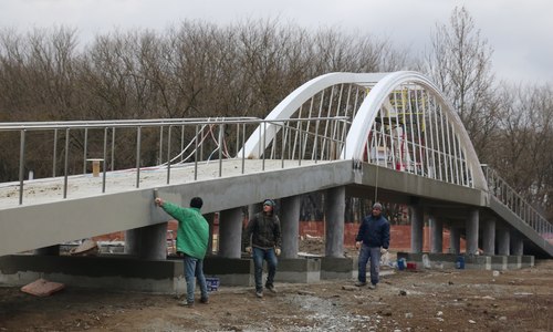 В Керчи завершают благоустройство парков и скверов