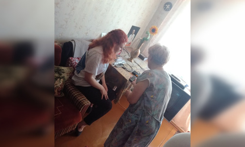 Пенсионерам помогают перейти на цифровое телевидение