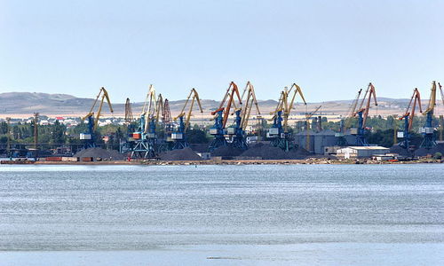 Из-за санкций и Крымского моста в Керчи увольняют сотни людей