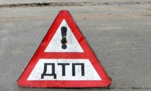В Керчи иномарка въехала в электроопору