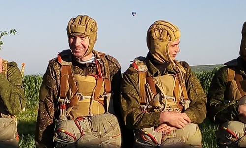 Керченские парашютисты покорили небо Ставрополя