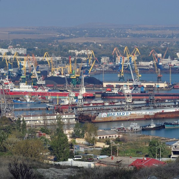 В Украине посчитали заходящие в крымские порты суда